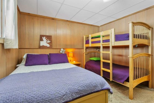 1225 Breakers Way, Sunbreaker Cove, AB - Indoor Photo Showing Bedroom