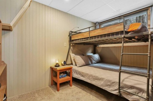 1225 Breakers Way, Sunbreaker Cove, AB - Indoor Photo Showing Bedroom
