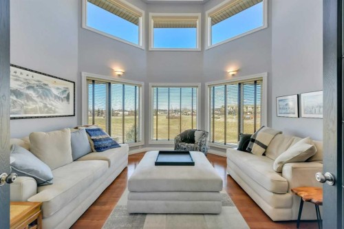 82 Ingram Close, Red Deer, AB - Indoor Photo Showing Living Room