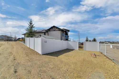 82 Ingram Close, Red Deer, AB - Outdoor