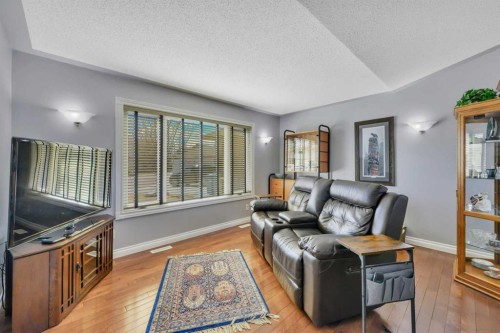 82 Ingram Close, Red Deer, AB - Indoor Photo Showing Living Room