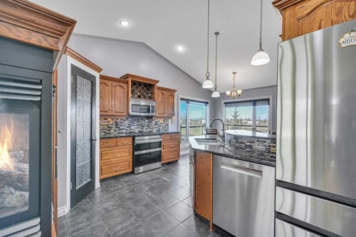 82 Ingram Close, Red Deer, AB - Indoor Photo Showing Kitchen With Stainless Steel Kitchen With Upgraded Kitchen