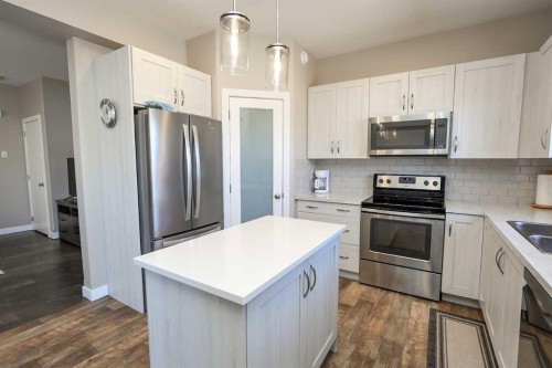 129 Ava Crescent, Blackfalds, AB - Indoor Photo Showing Kitchen With Upgraded Kitchen