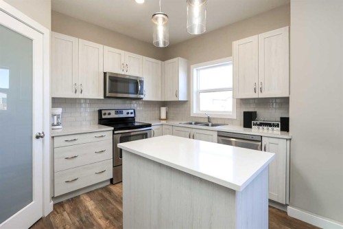 129 Ava Crescent, Blackfalds, AB - Indoor Photo Showing Kitchen With Double Sink