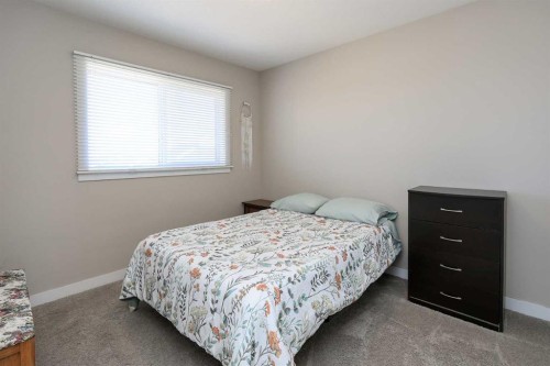 129 Ava Crescent, Blackfalds, AB - Indoor Photo Showing Bedroom