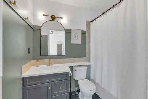 21 Silver Drive, Blackfalds, AB - Indoor Photo Showing Bathroom