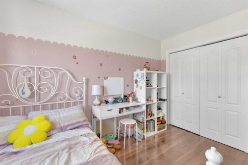 21 Silver Drive, Blackfalds, AB - Indoor Photo Showing Bedroom