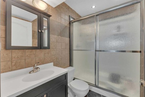 21 Silver Drive, Blackfalds, AB - Indoor Photo Showing Bathroom