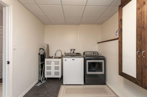 344 Timothy Drive, Red Deer, AB - Indoor Photo Showing Laundry Room