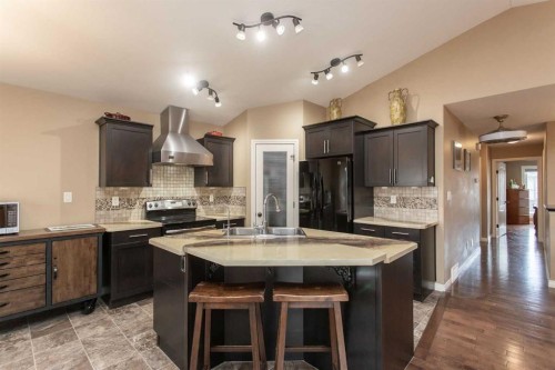 344 Timothy Drive, Red Deer, AB - Indoor Photo Showing Kitchen With Double Sink With Upgraded Kitchen