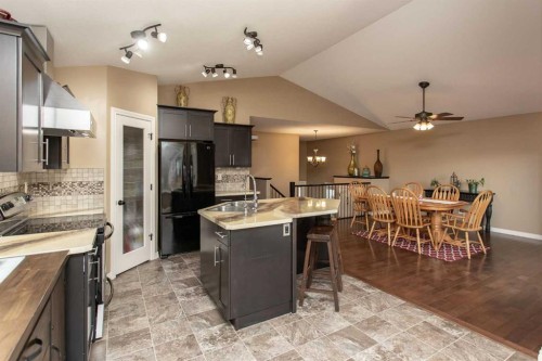 344 Timothy Drive, Red Deer, AB - Indoor Photo Showing Kitchen