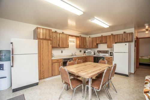1 Sands Crescent, Rochon Sands, AB - Indoor Photo Showing Kitchen
