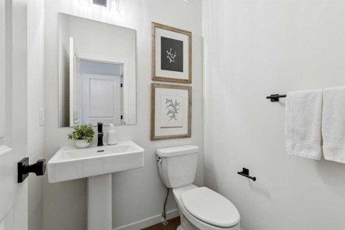 65 Bartlett Way Se, Calgary, AB - Indoor Photo Showing Bathroom