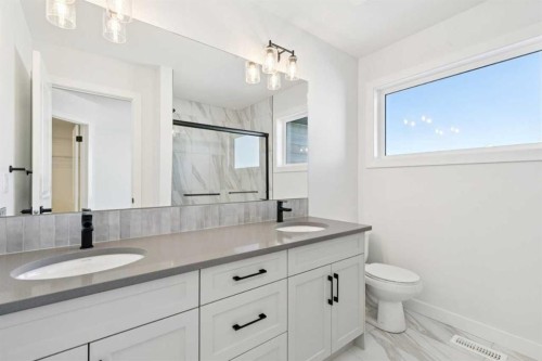 339 Fireside Drive, Cochrane, AB - Indoor Photo Showing Bathroom