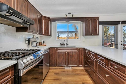 11 Pearson Crescent, Red Deer, AB - Indoor Photo Showing Kitchen With Stainless Steel Kitchen With Upgraded Kitchen