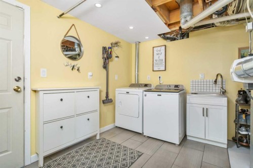 11 Pearson Crescent, Red Deer, AB - Indoor Photo Showing Laundry Room