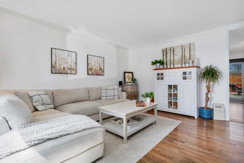 11 Pearson Crescent, Red Deer, AB - Indoor Photo Showing Living Room