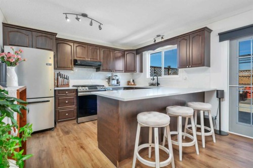 11 Pearson Crescent, Red Deer, AB - Indoor Photo Showing Kitchen With Upgraded Kitchen