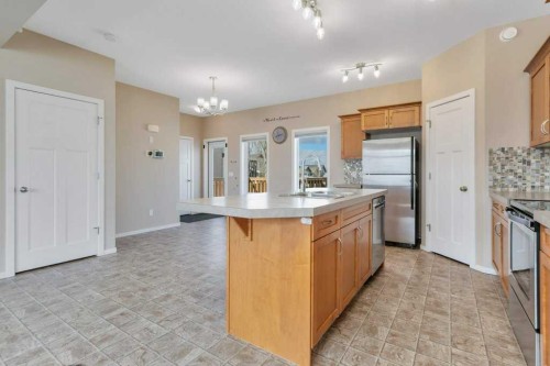 394 Teasdale Drive, Red Deer, AB - Indoor Photo Showing Kitchen