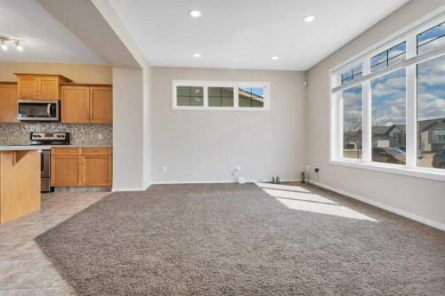 394 Teasdale Drive, Red Deer, AB - Indoor Photo Showing Kitchen