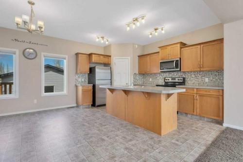 394 Teasdale Drive, Red Deer, AB - Indoor Photo Showing Kitchen