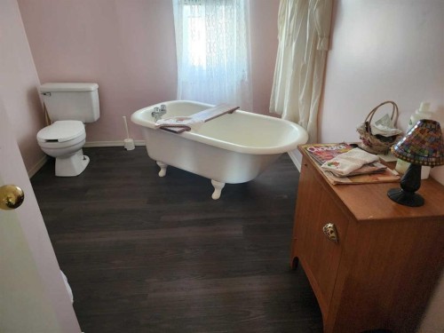4914 48 Street, Killam, AB - Indoor Photo Showing Bathroom