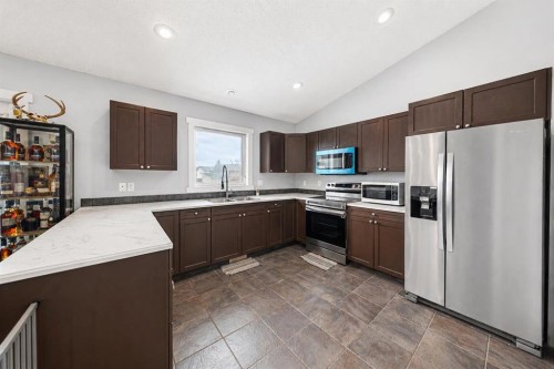 8 Jepsen Crescent, Red Deer, AB - Indoor Photo Showing Kitchen