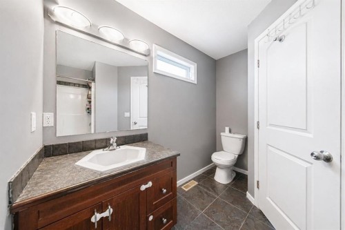8 Jepsen Crescent, Red Deer, AB - Indoor Photo Showing Bathroom