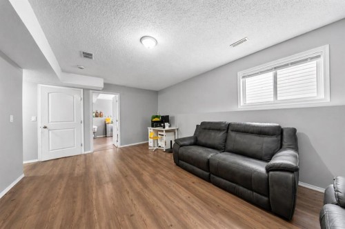 8 Jepsen Crescent, Red Deer, AB - Indoor Photo Showing Living Room