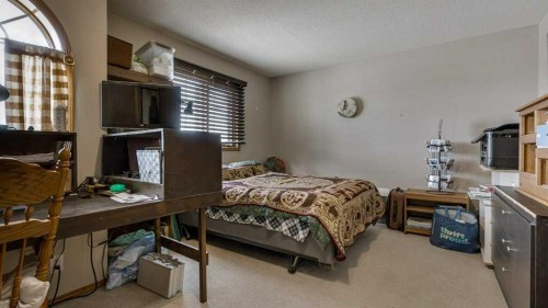 10 Douglas Avenue, Red Deer, AB - Indoor Photo Showing Bedroom