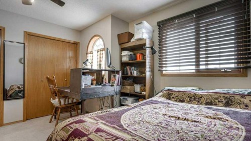 10 Douglas Avenue, Red Deer, AB - Indoor Photo Showing Bedroom