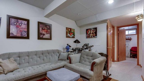 10 Douglas Avenue, Red Deer, AB - Indoor Photo Showing Living Room
