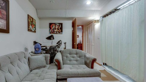 10 Douglas Avenue, Red Deer, AB - Indoor Photo Showing Other Room