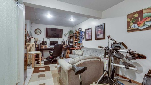 10 Douglas Avenue, Red Deer, AB - Indoor Photo Showing Other Room