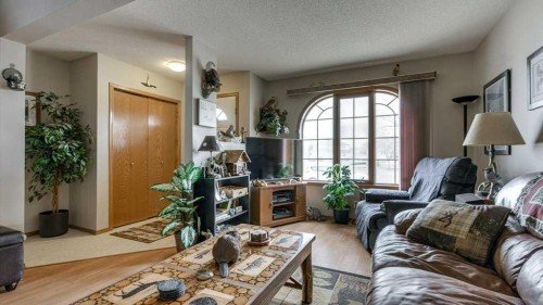 10 Douglas Avenue, Red Deer, AB - Indoor Photo Showing Living Room