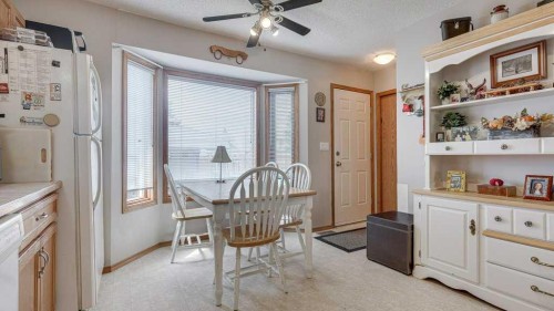 10 Douglas Avenue, Red Deer, AB - Indoor Photo Showing Kitchen