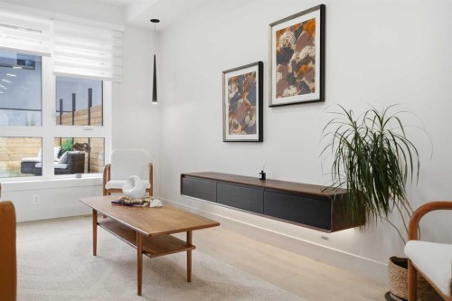 5232 21 Avenue Nw, Calgary, AB - Indoor Photo Showing Living Room