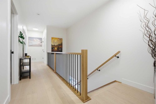 5232 21 Avenue Nw, Calgary, AB - Indoor Photo Showing Other Room