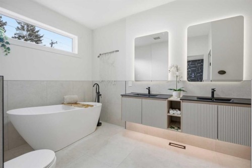 5232 21 Avenue Nw, Calgary, AB - Indoor Photo Showing Bathroom