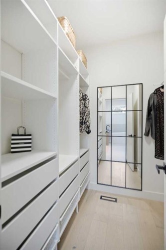 5232 21 Avenue Nw, Calgary, AB - Indoor Photo Showing Other Room