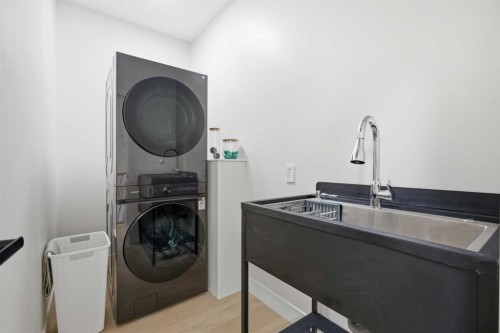 5232 21 Avenue Nw, Calgary, AB - Indoor Photo Showing Laundry Room