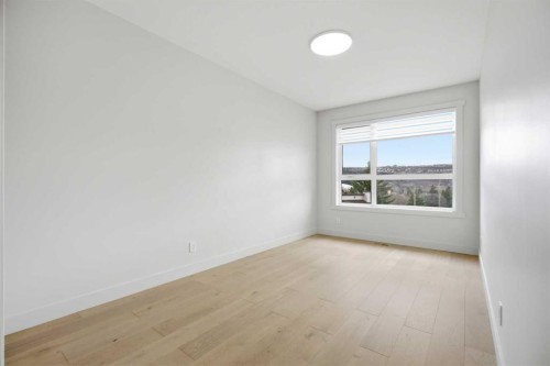 5232 21 Avenue Nw, Calgary, AB - Indoor Photo Showing Other Room