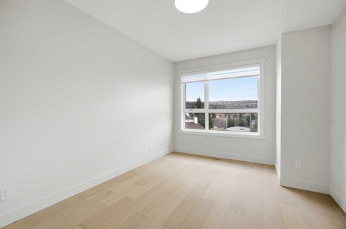 5232 21 Avenue Nw, Calgary, AB - Indoor Photo Showing Other Room