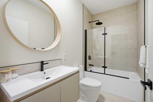 5232 21 Avenue Nw, Calgary, AB - Indoor Photo Showing Bathroom