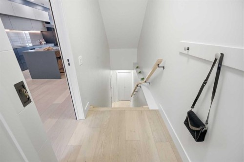 5232 21 Avenue Nw, Calgary, AB - Indoor Photo Showing Other Room