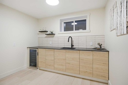 5232 21 Avenue Nw, Calgary, AB - Indoor