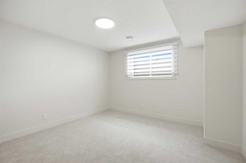 5232 21 Avenue Nw, Calgary, AB - Indoor Photo Showing Other Room