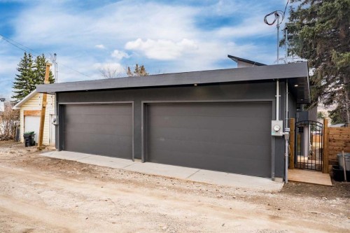 5232 21 Avenue Nw, Calgary, AB - Outdoor