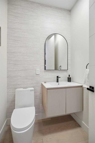 5232 21 Avenue Nw, Calgary, AB - Indoor Photo Showing Bathroom