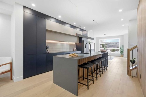 5232 21 Avenue Nw, Calgary, AB - Indoor Photo Showing Kitchen With Upgraded Kitchen